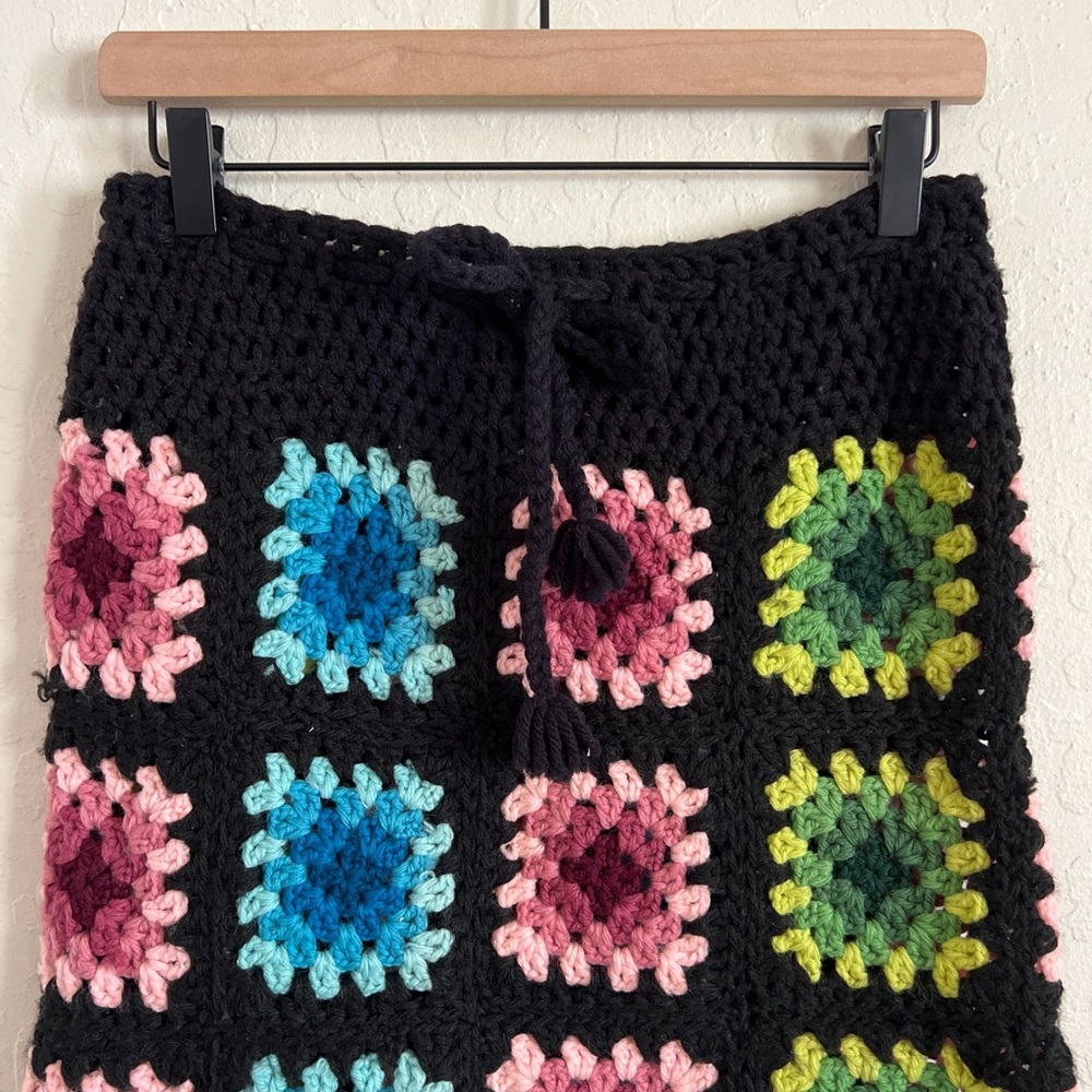 Handmade Granny Square Crochet Pull On Mini Skirt Medium Black Colorful Coverup - Picture 2 of 3